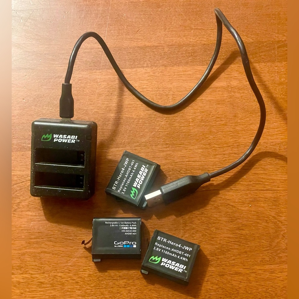 Go Pro battery set